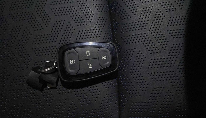 2022 Tata Harrier XZA SUNROOF 2.0L DARK EDITION, Diesel, Automatic, 15,757 km, Key Close Up