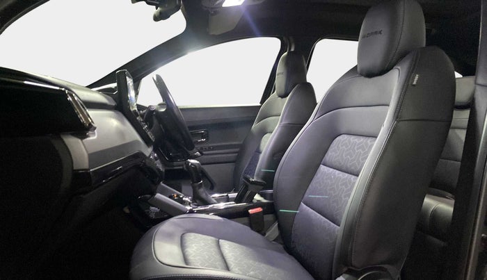 2022 Tata Harrier XZA SUNROOF 2.0L DARK EDITION, Diesel, Automatic, 15,757 km, Right Side Front Door Cabin