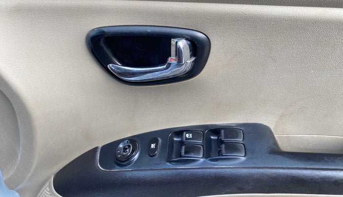 2010 Hyundai i10 SPORTZ 1.2, Petrol, Manual, 28,036 km, Driver Side Door Panels Control
