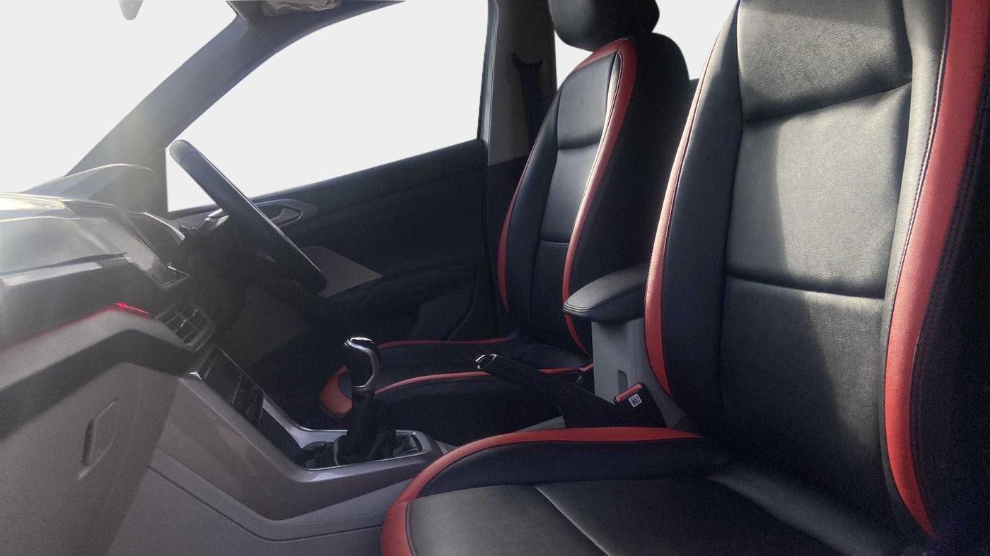 2021 Volkswagen TAIGUN GT 1.5 TSI MT, Petrol, Manual, 9,915 km, Right Side Front Door Cabin