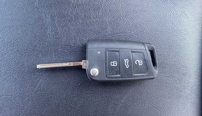 2021 Volkswagen TAIGUN GT 1.5 TSI MT, Petrol, Manual, 9,915 km, Key Close Up