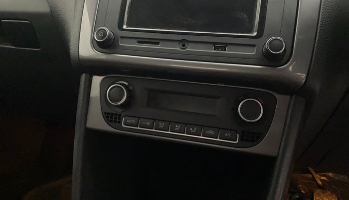 2017 Volkswagen Polo HIGHLINE PLUS 1.5 16 ALLOY, Diesel, Manual, 79,075 km, AC Unit - Directional switch has minor damage