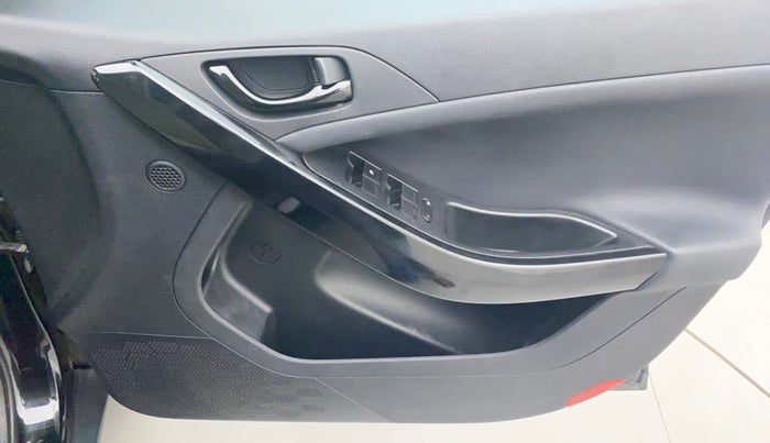 2021 Tata NEXON XZA PLUS DIESEL DARK EDITION, Diesel, Automatic, 29,907 km, Driver Side Door Panels Control
