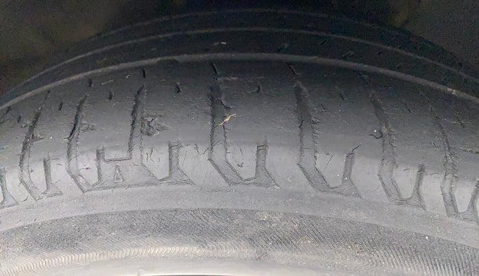 2018 Hyundai Verna 1.6 CRDI SX + AT, Diesel, Automatic, 62,553 km, Right Front Tyre Tread