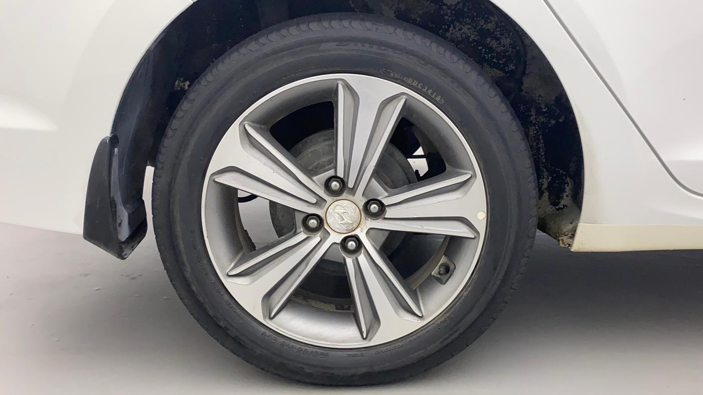 2018 Hyundai Verna 1.6 CRDI SX + AT, Diesel, Automatic, 62,553 km, Right Rear Wheel