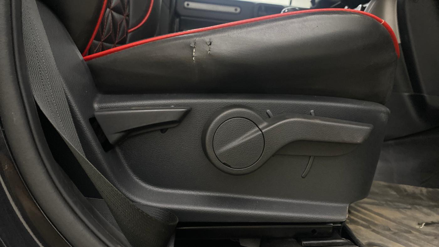 2022 Mahindra Thar LX HT PETROL 4WD MT, Petrol, Manual, 47,601 km, Driver Side Adjustment Panel