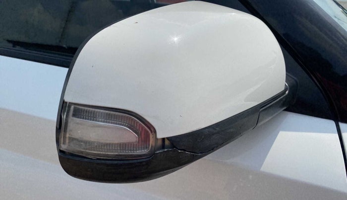 2019 Hyundai VENUE SX PLUS 1.0 TURBO DCT, Petrol, Automatic, 32,153 km, Right rear-view mirror - Cover has minor damage