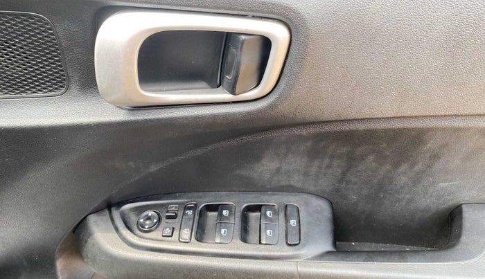 2019 Hyundai VENUE SX PLUS 1.0 TURBO DCT, Petrol, Automatic, 32,153 km, Driver Side Door Panels Control