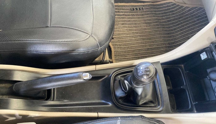 2018 Maruti Ciaz SIGMA DIESEL 1.3, Diesel, Manual, 74,088 km, Gear Lever