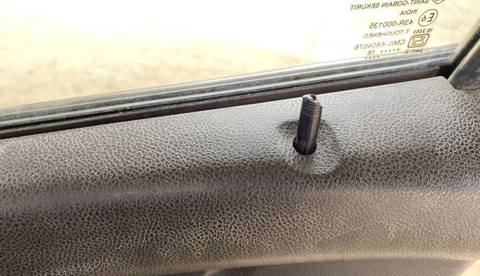 2018 Renault Kwid RXT 1.0 (O), Petrol, Manual, 51,931 km, Lock system - Door lock knob has minor damage