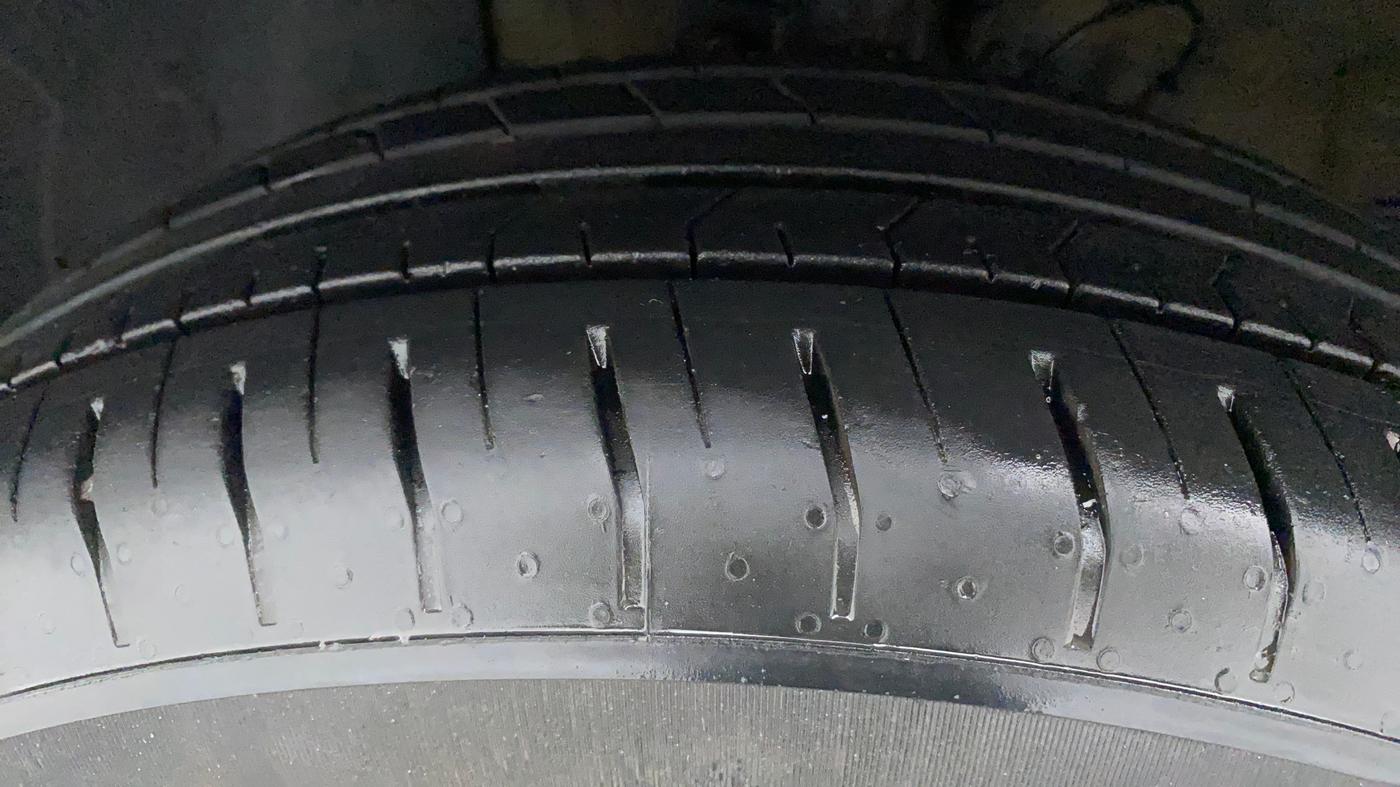 2021 Hyundai VENUE S+ 1.2, Petrol, Manual, 12,901 km, Left Front Tyre Tread