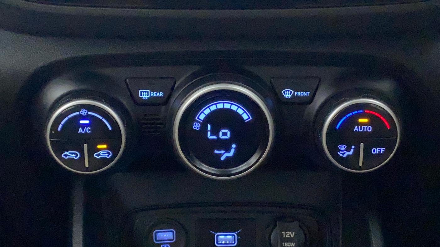 2021 Hyundai VENUE S+ 1.2, Petrol, Manual, 12,901 km, Automatic Climate Control