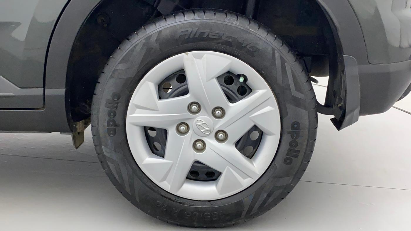 2021 Hyundai VENUE S+ 1.2, Petrol, Manual, 12,901 km, Left Rear Wheel