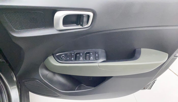 2021 Hyundai VENUE S+ 1.2, Petrol, Manual, 12,901 km, Driver Side Door Panels Control
