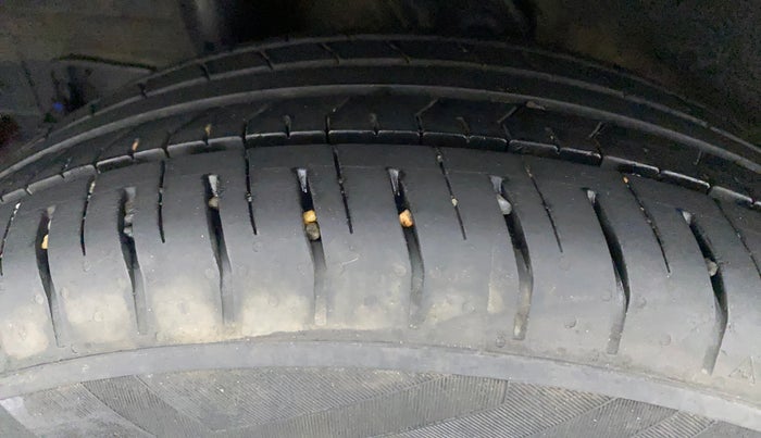 2021 Hyundai VENUE S+ 1.2, Petrol, Manual, 12,901 km, Right Rear Tyre Tread