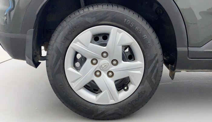 2021 Hyundai VENUE S+ 1.2, Petrol, Manual, 12,901 km, Right Rear Wheel