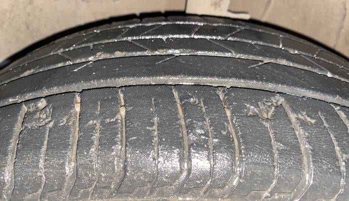 2021 Hyundai NEW I20 SPORTZ 1.2 AT, Petrol, Automatic, 24,998 km, Left Front Tyre Tread