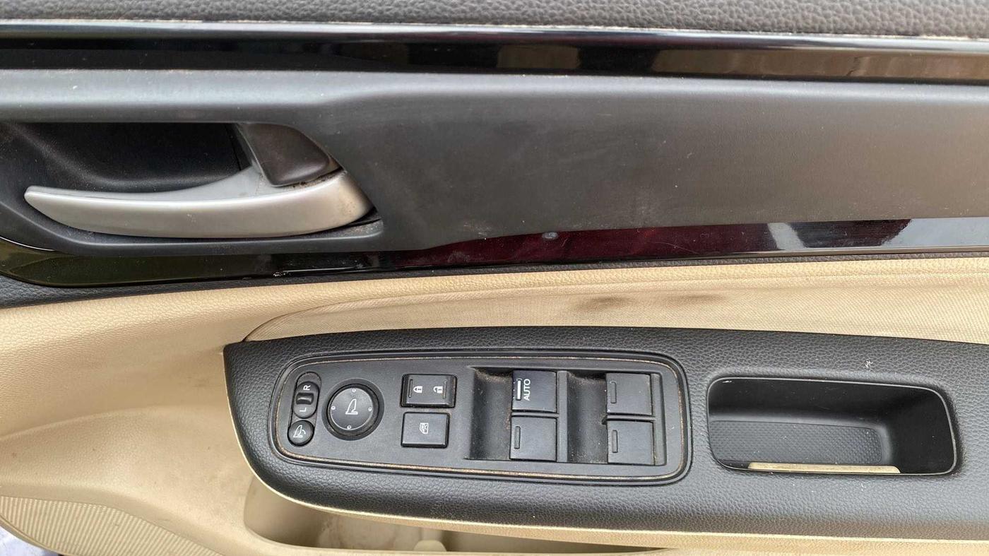 2020 Honda Amaze 1.2L I-VTEC VX ACE EDITION CVT, Petrol, Automatic, 7,056 km, Driver Side Door Panels Control