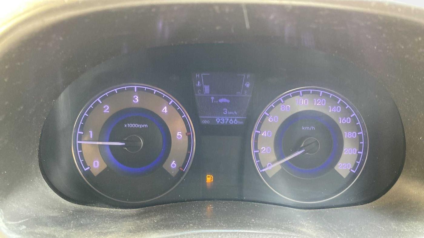2012 Hyundai Verna FLUIDIC 1.6 CRDI SX, Diesel, Manual, 93,863 km, Odometer Image