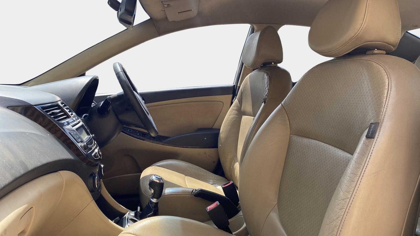 2012 Hyundai Verna FLUIDIC 1.6 CRDI SX, Diesel, Manual, 93,863 km, Right Side Front Door Cabin