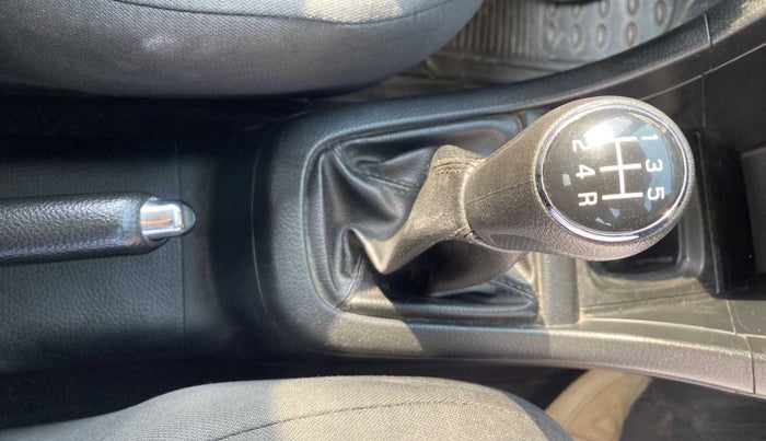 2012 Maruti Swift VXI, Petrol, Manual, 66,733 km, Gear Lever