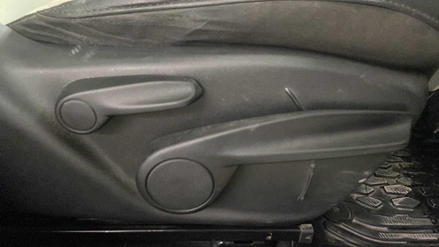 2020 Jeep Compass LONGITUDE PLUS 2.0 DIESEL, Diesel, Manual, 36,883 km, Driver Side Adjustment Panel