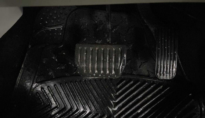 2021 Tata Safari XZA PLUS GOLD, Diesel, Automatic, 20,711 km, Pedals