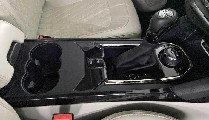 2021 Tata Safari XZA PLUS GOLD, Diesel, Automatic, 20,711 km, Gear Lever