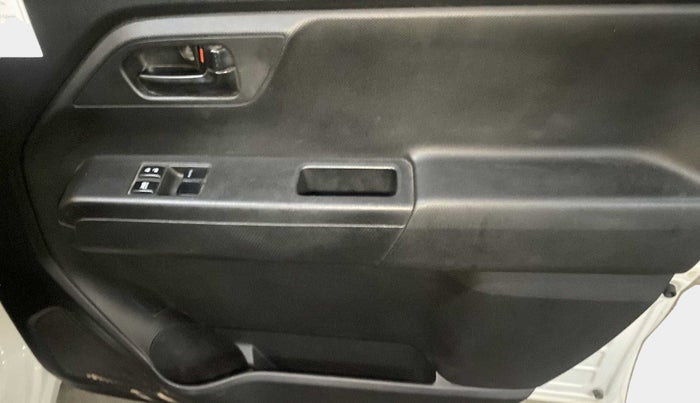 2021 Maruti New Wagon-R LXI CNG (O) 1.0, CNG, Manual, 73,611 km, Driver Side Door Panels Control