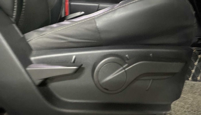 2021 Mahindra Thar LX  P 4WD AT CONVERTIBLE, Petrol, Automatic, 22,414 km, Driver Side Adjustment Panel