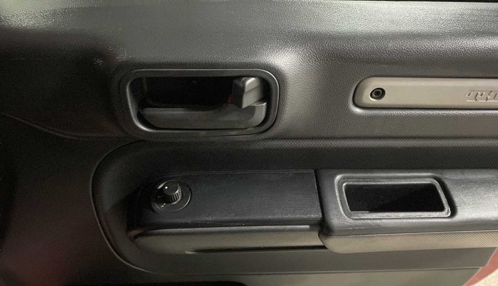 2021 Mahindra Thar LX  P 4WD AT CONVERTIBLE, Petrol, Automatic, 22,414 km, Driver Side Door Panels Control