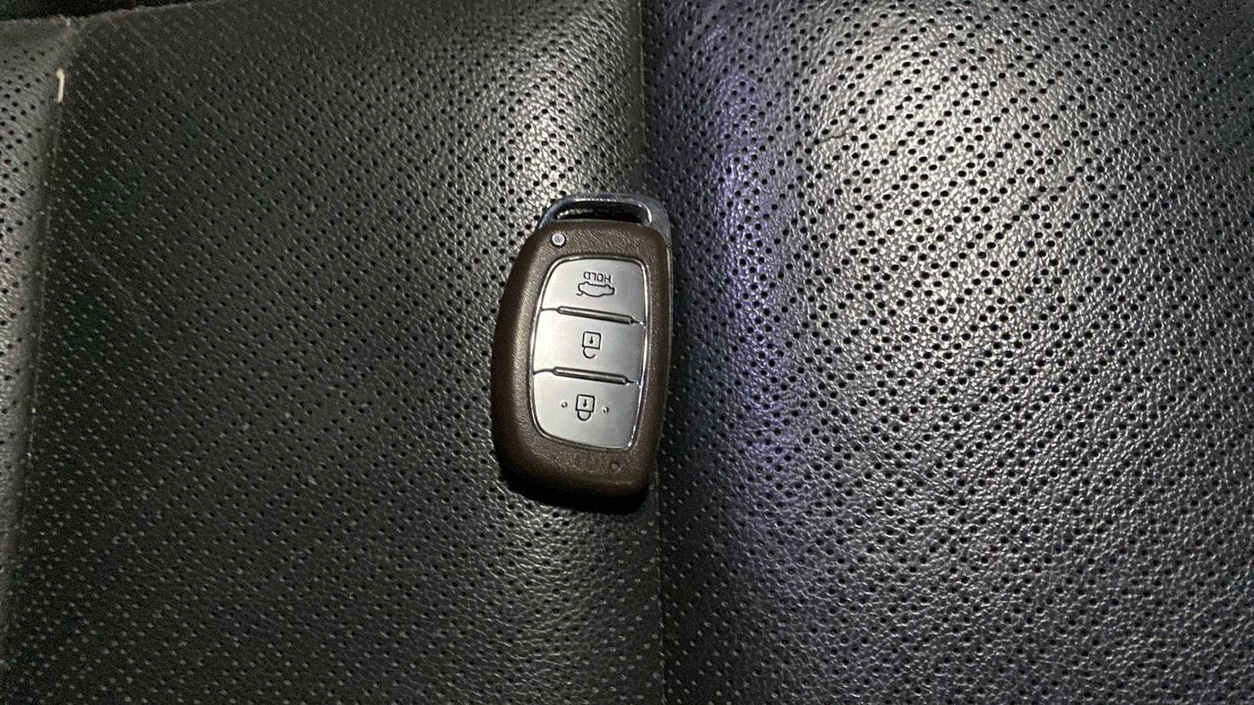 2018 Hyundai New Elantra 1.6 SX (O) AT DIESEL, Diesel, Automatic, 48,716 km, Key Close Up