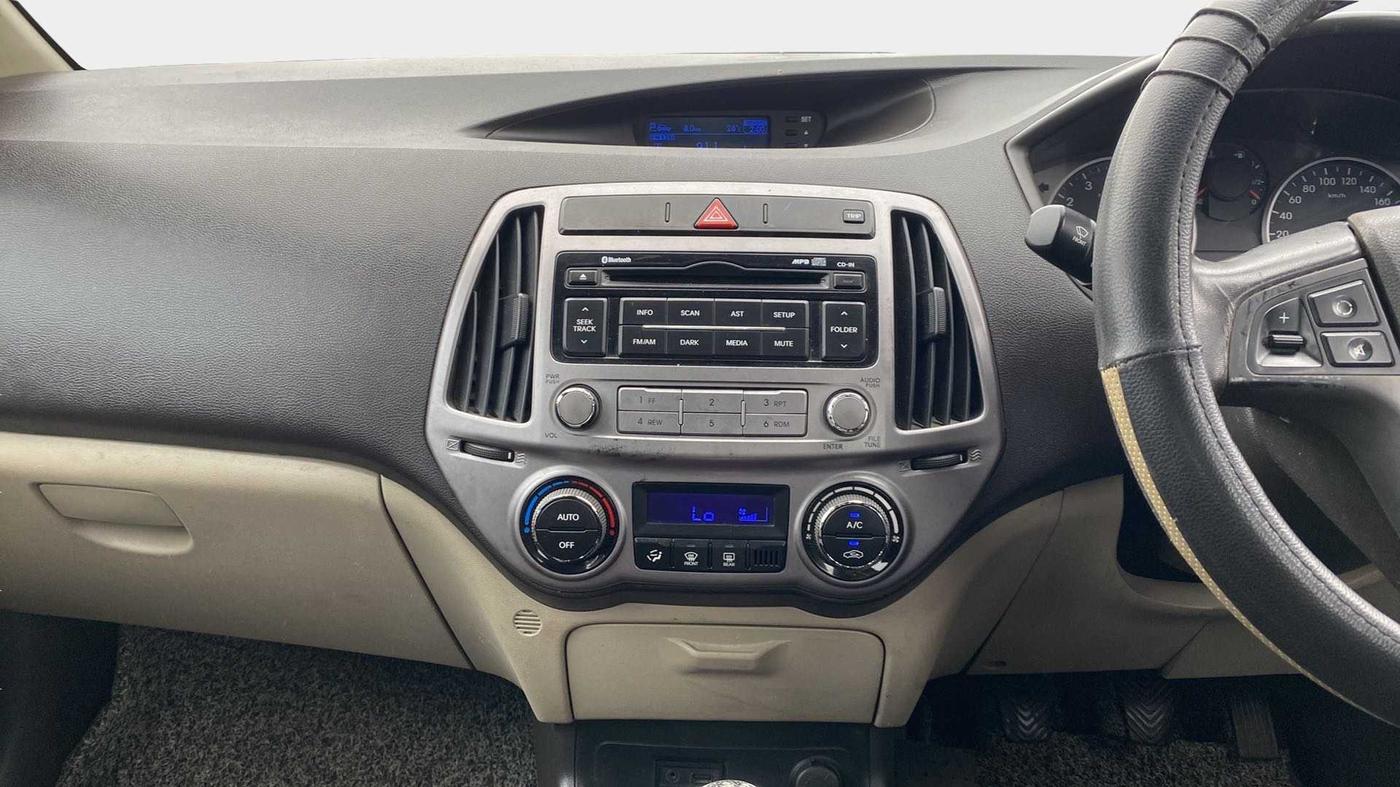 2014 Hyundai i20 SPORTZ 1.2, Petrol, Manual, 57,875 km, Infotainment System