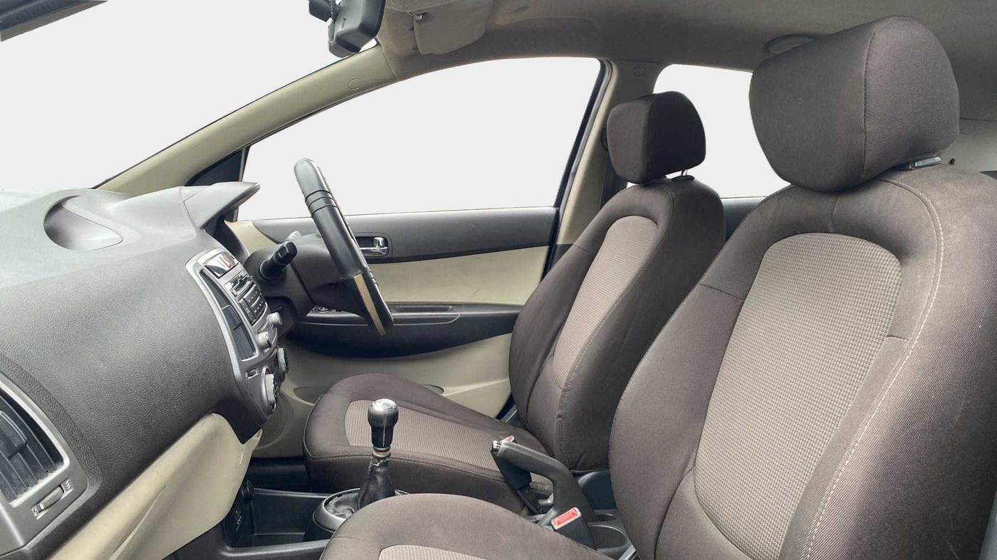 2014 Hyundai i20 SPORTZ 1.2, Petrol, Manual, 57,875 km, Right Side Front Door Cabin