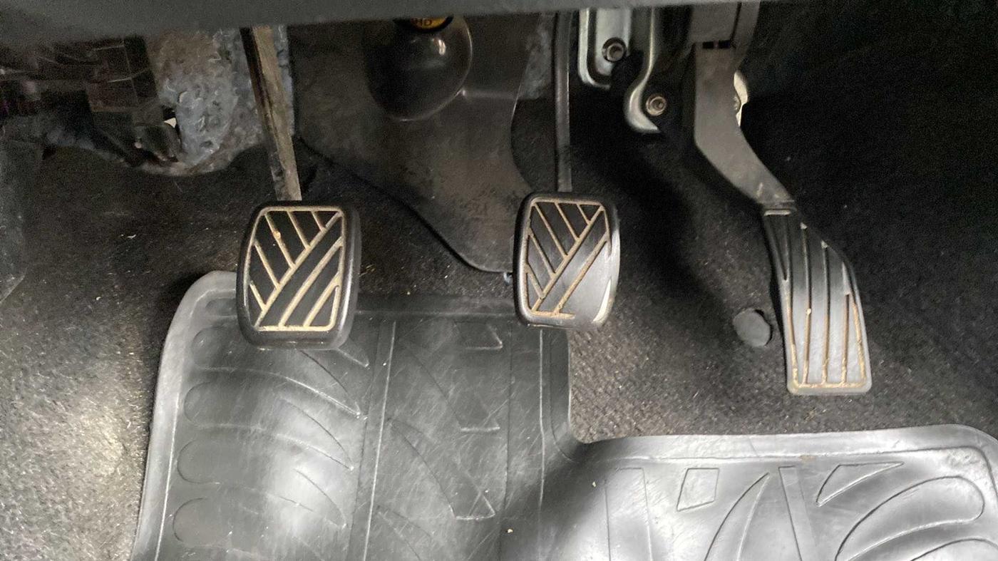 2015 Maruti Swift VXI, Petrol, Manual, 88,933 km, Pedals