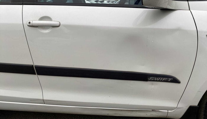 2015 Maruti Swift VXI, Petrol, Manual, 88,933 km, Driver-side door - Minor scratches