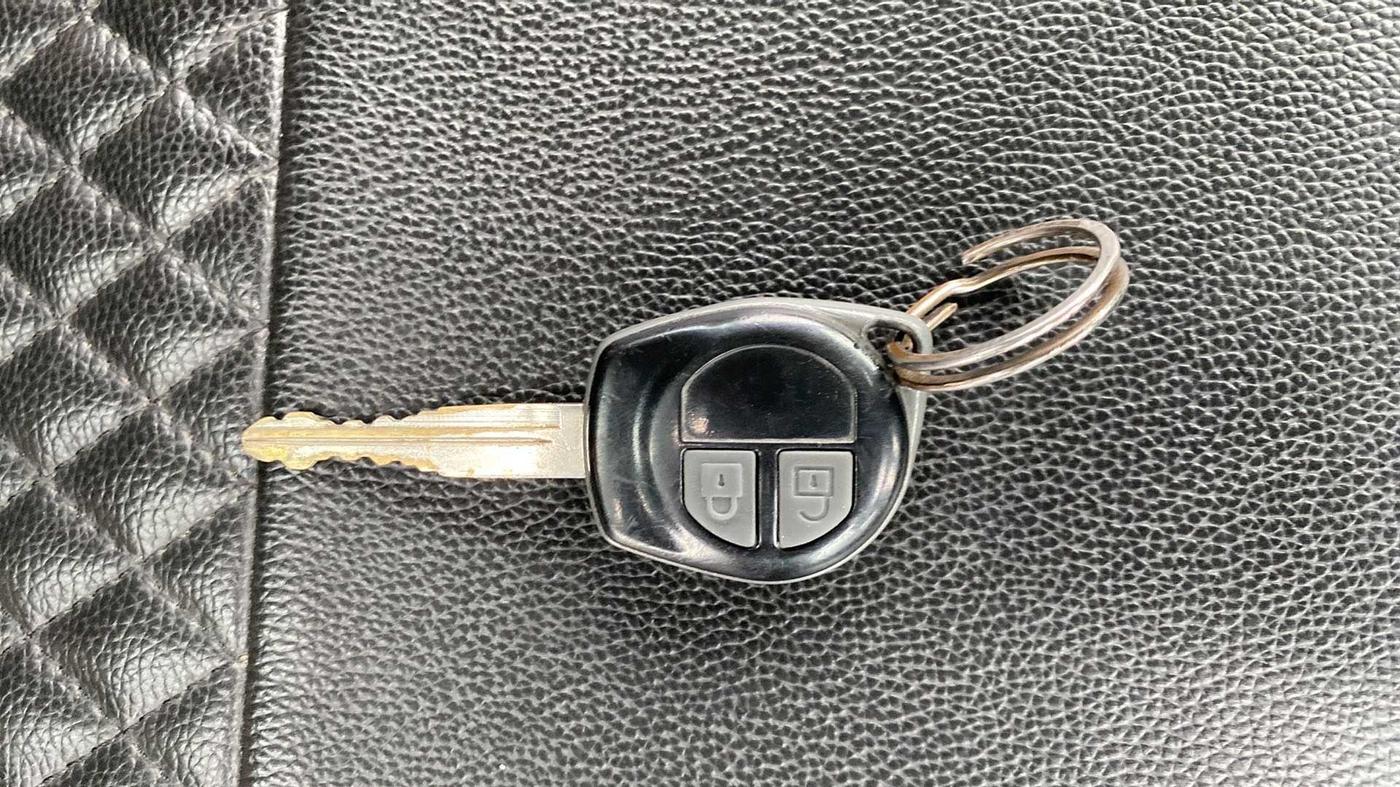 2015 Maruti Swift VXI, Petrol, Manual, 88,933 km, Key Close Up