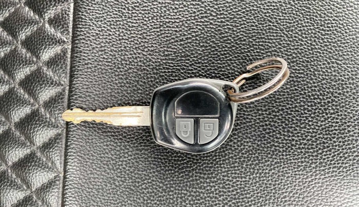 2015 Maruti Swift VXI, Petrol, Manual, 88,933 km, Key Close Up
