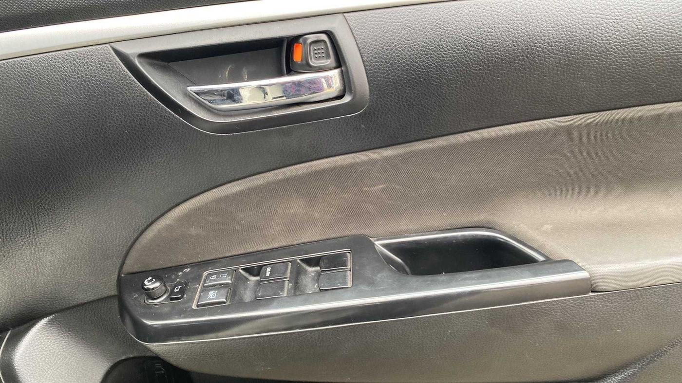 2015 Maruti Swift VXI, Petrol, Manual, 88,933 km, Driver Side Door Panels Control