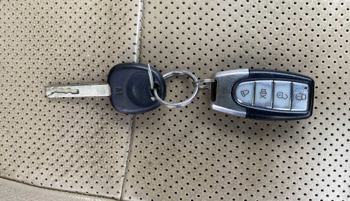 2016 Hyundai Verna FLUIDIC 4S 1.4 VTVT, Petrol, Manual, 58,781 km, Key Close Up