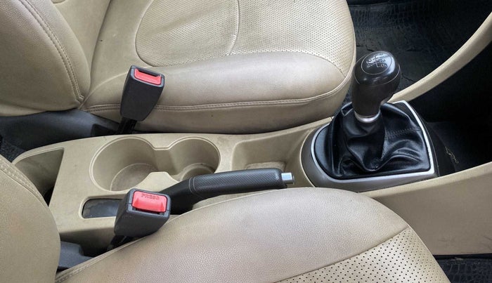 2016 Hyundai Verna FLUIDIC 4S 1.4 VTVT, Petrol, Manual, 58,781 km, Gear Lever