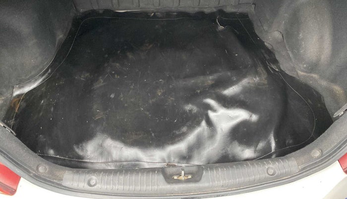 2016 Hyundai Verna FLUIDIC 4S 1.4 VTVT, Petrol, Manual, 58,781 km, Boot Inside