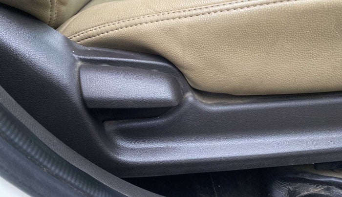 2016 Hyundai Verna FLUIDIC 4S 1.4 VTVT, Petrol, Manual, 58,781 km, Driver Side Adjustment Panel