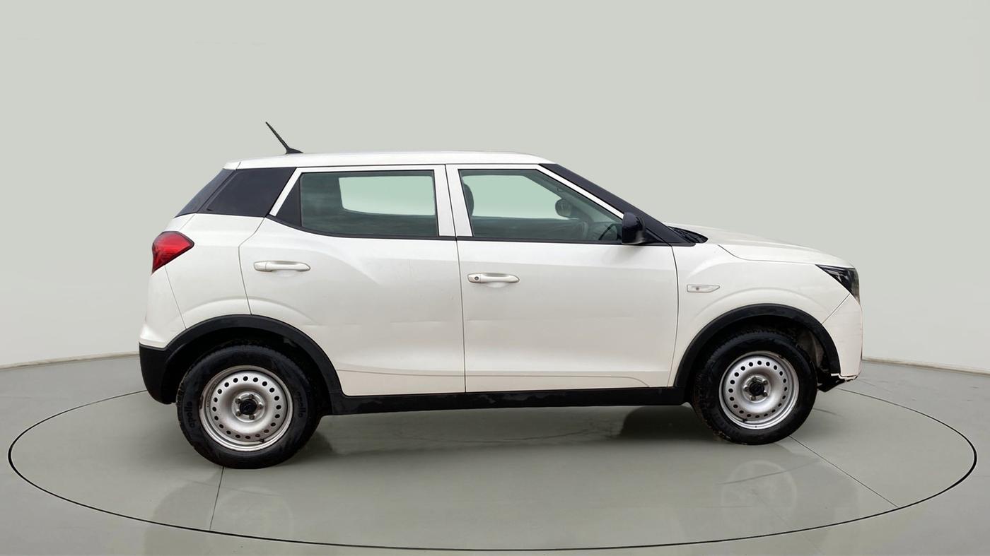 2019 Mahindra XUV300 W4 1.5 DIESEL, Diesel, Manual, 33,060 km, Right Side View