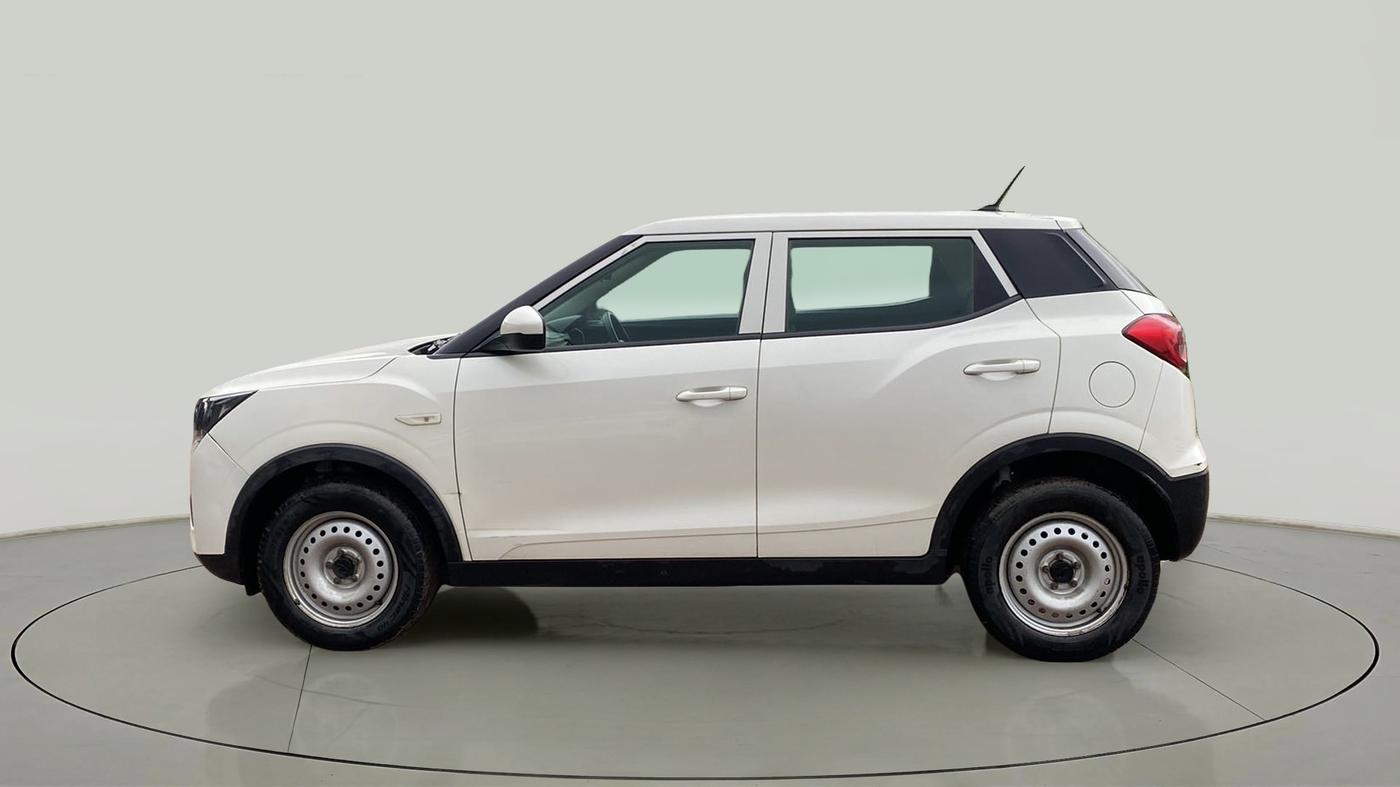 2019 Mahindra XUV300 W4 1.5 DIESEL, Diesel, Manual, 33,060 km, Left Side
