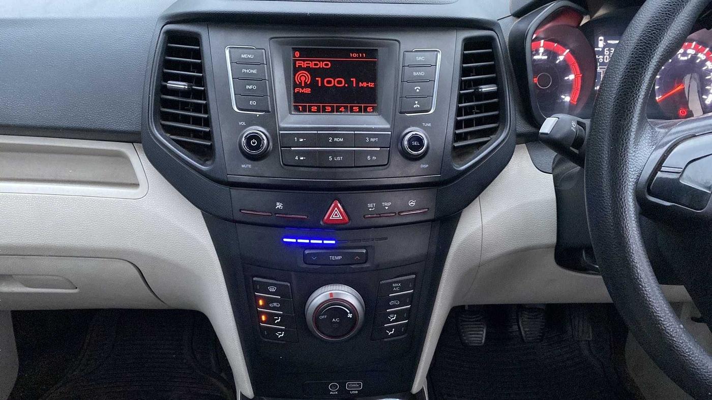 2019 Mahindra XUV300 W4 1.5 DIESEL, Diesel, Manual, 33,060 km, Air Conditioner