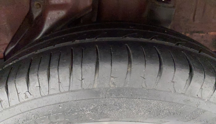 2012 Honda Brio V MT, Petrol, Manual, 83,598 km, Left Rear Tyre Tread