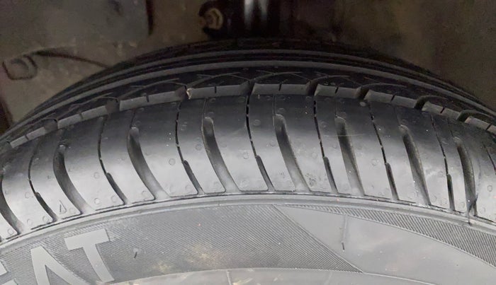 2012 Honda Brio V MT, Petrol, Manual, 83,598 km, Left Front Tyre Tread