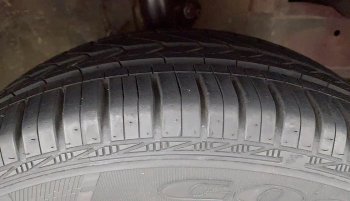 2012 Honda Brio V MT, Petrol, Manual, 83,598 km, Right Front Tyre Tread