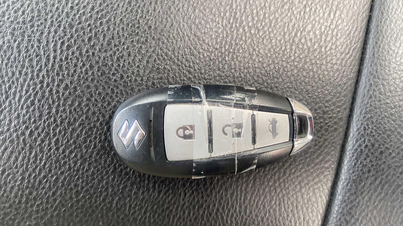 2016 Maruti Swift Dzire ZXI, Petrol, Manual, 28,538 km, Key Close Up